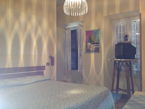 Classic Double or Twin Room | In-room safe, desk, free WiFi