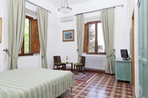 Double or Twin Room | Desk, free WiFi, bed sheets