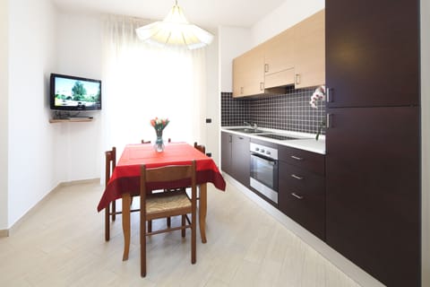 Apartment for 4 people | Private kitchen | Full-size fridge, microwave, stovetop, dishwasher