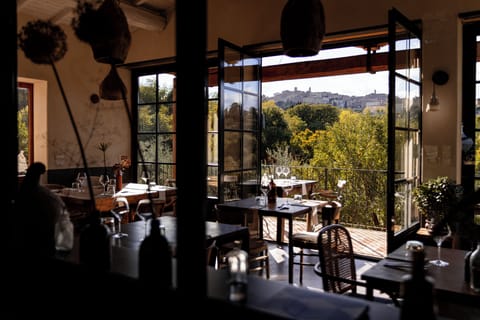 Breakfast, lunch, dinner served; vegetarian cuisine, garden views 