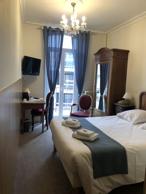 Standard Double Room, 1 Double Bed, Non Smoking, Private Bathroom | Premium bedding, Select Comfort beds, individually furnished, desk