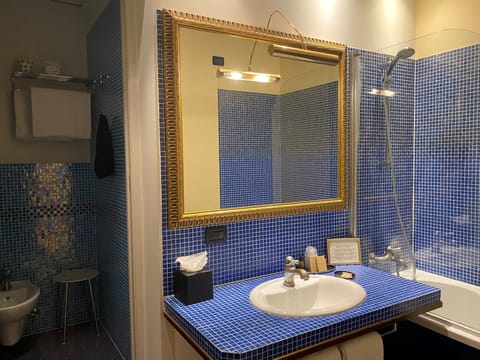 Junior Suite | Bathroom | Rainfall showerhead, hair dryer, slippers, bidet