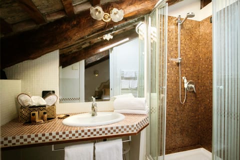 Superior Double or Twin Room | Bathroom | Rainfall showerhead, hair dryer, slippers, bidet