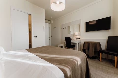 Comfort Double Room, City View | Minibar, in-room safe, desk, free WiFi