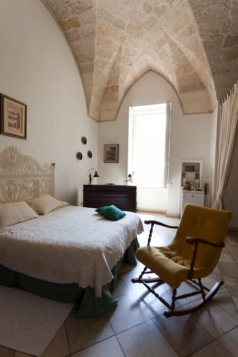 Studio Suite | Frette Italian sheets, down comforters, minibar, individually decorated