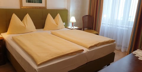 Double Room | Down comforters, minibar, in-room safe, iron/ironing board