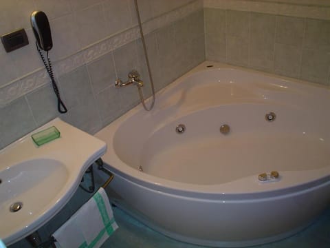 Jetted tub, hair dryer, towels, soap