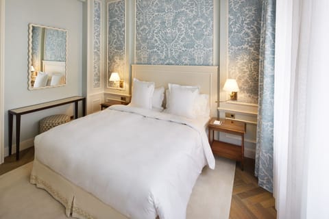 Signature Suite | Premium bedding, down comforters, free minibar, in-room safe