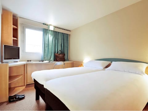 Standard Double Room, 1 Double Bed | Bathroom | Shower, eco-friendly toiletries, hair dryer, towels