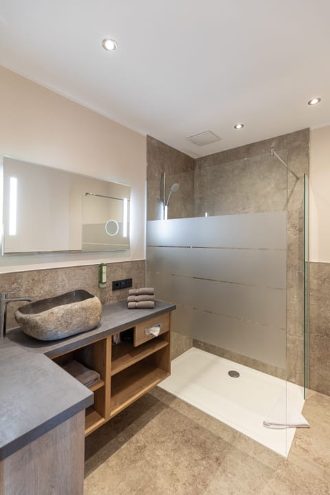 Traditional Quadruple Room, 1 Bedroom, Mountain View | Bathroom | Deep soaking tub, free toiletries, hair dryer, towels