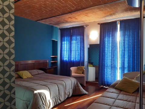 Comfort Triple Room | Down comforters, pillowtop beds, minibar, individually decorated