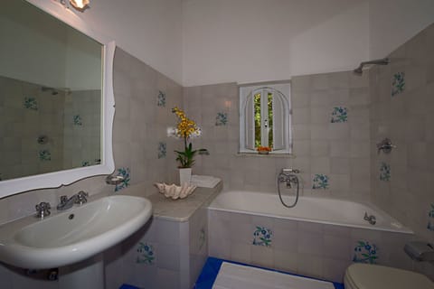 Apartment (Two Bedroom, Sea View) | Bathroom | Free toiletries, hair dryer, bidet, towels