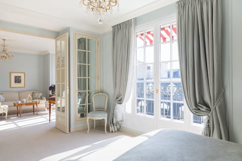 Deluxe Suite with Balcony | Egyptian cotton sheets, premium bedding, down comforters