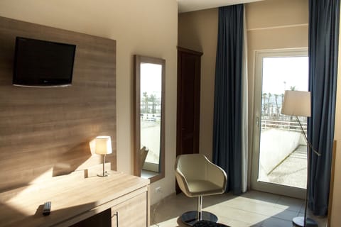 Minibar, in-room safe, desk, cribs/infant beds