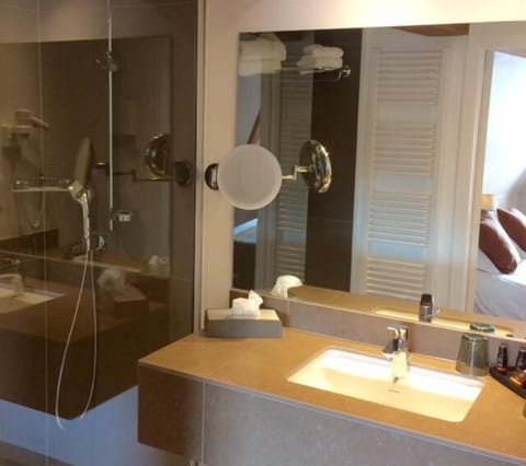 Double or Twin Room | Bathroom | Hair dryer, towels