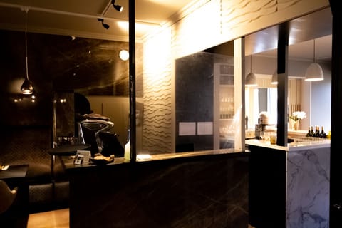 Lunch and dinner served, Italian cuisine