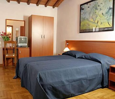 Double Room | Frette Italian sheets, desk, iron/ironing board, rollaway beds