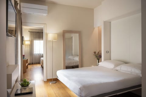 Executive Suite | Down comforters, in-room safe, individually furnished, desk