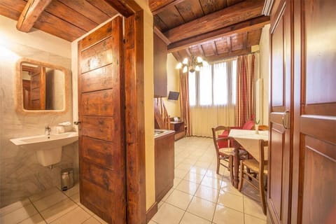 Minibar, desk, free WiFi