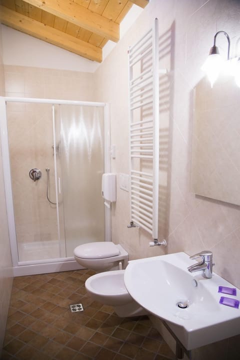 Double or Twin Room | Bathroom | Hair dryer, bidet, towels