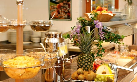 Daily buffet breakfast (EUR 13.5 per person)