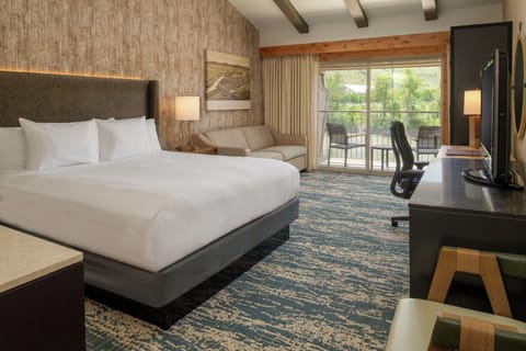 Room, 1 King Bed, River View | Premium bedding, in-room safe, desk, laptop workspace