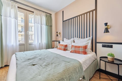 Comfort Double Room | In-room safe, desk, blackout drapes, iron/ironing board