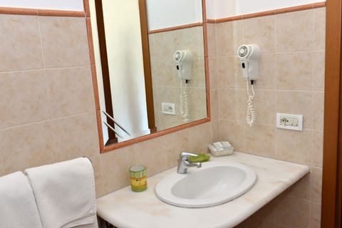 Double Room | Bathroom | Shower, rainfall showerhead, hair dryer, bathrobes