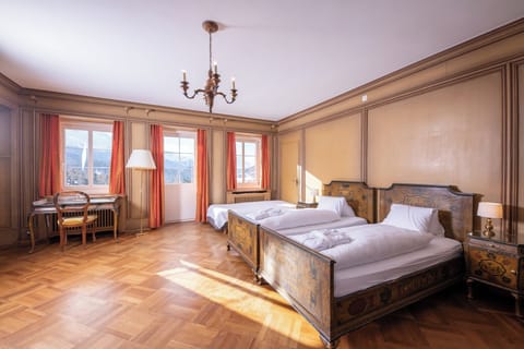 Family Room (Superior) | Hypo-allergenic bedding, individually furnished, desk