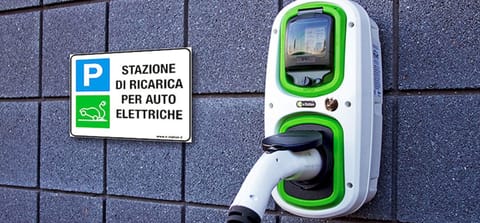 Electric vehicle charging station