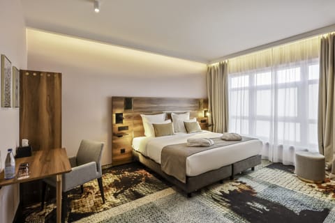 Executive Room, 1 King Bed, Non Smoking (Twin bed on request) | Premium bedding, minibar, in-room safe, desk