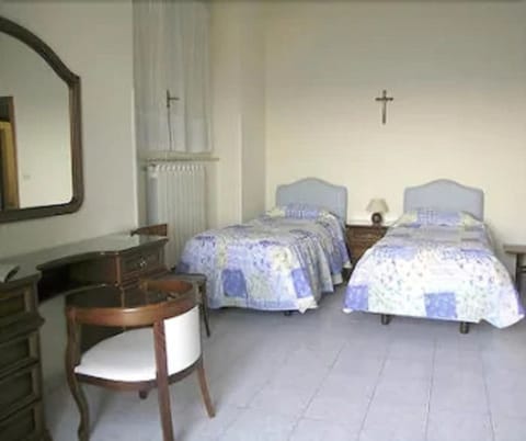 Economy Double Room | Desk, iron/ironing board, free WiFi, bed sheets