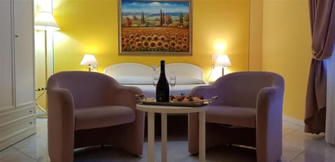 Frette Italian sheets, minibar, in-room safe, blackout drapes