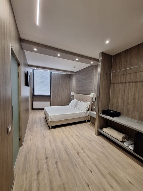 Junior Room | Frette Italian sheets, Select Comfort beds, minibar, in-room safe