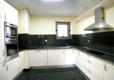 Two Bedroom Apartment for 3 people | Private kitchen | Full-size fridge, microwave, oven, stovetop