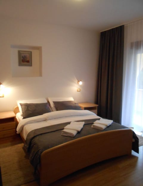 Economy Double Room, 1 King Bed | Egyptian cotton sheets, hypo-allergenic bedding, memory foam beds