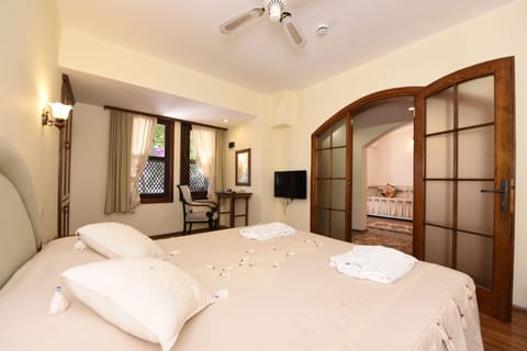 Family Suite | Pillowtop beds, in-room safe, soundproofing, iron/ironing board