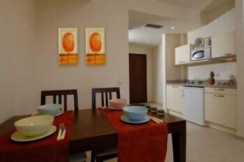 Superior Apartment, 1 Bedroom | In-room dining