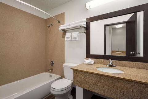 Studio Suite, Multiple Beds, Non Smoking | Bathroom | Combined shower/tub, free toiletries, hair dryer, towels