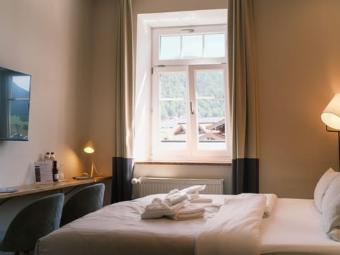 Economy Double Room, 1 Queen Bed, Non Smoking | 1 bedroom, premium bedding, individually decorated