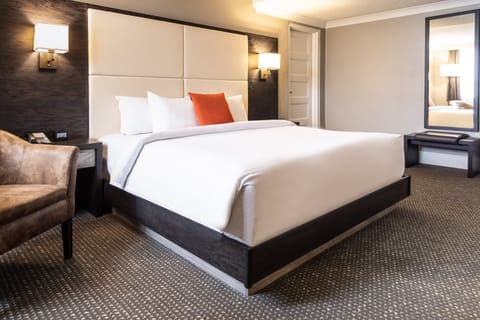 Suite, 1 Bedroom | Egyptian cotton sheets, premium bedding, pillowtop beds, in-room safe