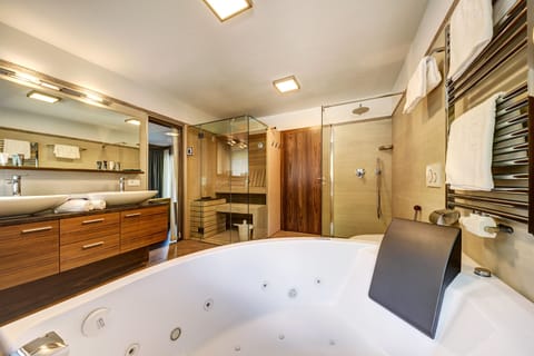 Suite, 1 Bedroom, Sauna | Bathroom | Hair dryer, towels