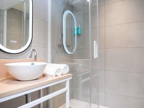 1 bedroom, memory foam beds, in-room safe, desk