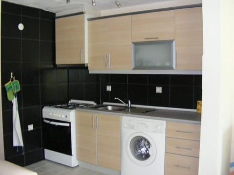 Standard Apartment | Private kitchen | Fridge, coffee/tea maker