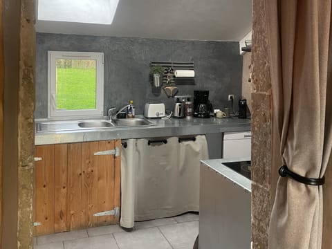 Family House (Le Pigeonnier) | Private kitchen | Espresso maker, coffee/tea maker, electric kettle