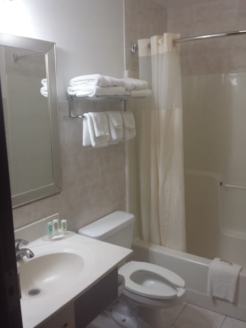 Standard Room, 2 Double Beds, Non Smoking | Bathroom | Combined shower/tub, free toiletries, hair dryer, towels