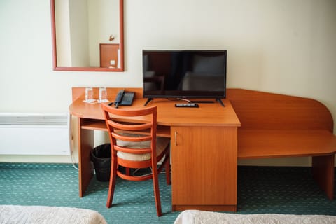 Desk, soundproofing, iron/ironing board, free WiFi