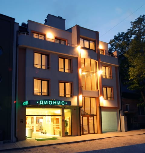 Front of property - evening/night
