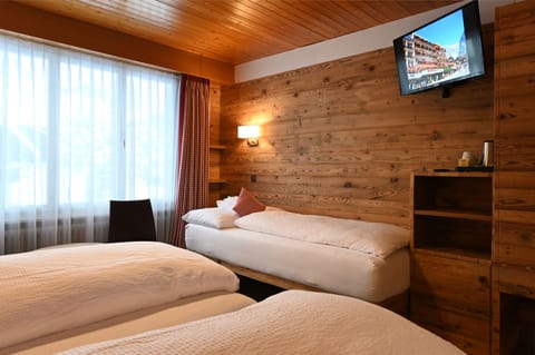 Standard Triple Room | Minibar, in-room safe, desk, free WiFi