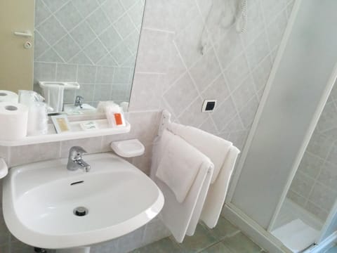 Double or Twin Room | Bathroom | Shower, free toiletries, hair dryer, bidet